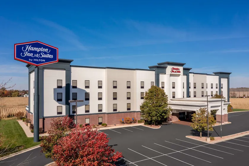 Hampton Inn & Suites Muncie - Image 1