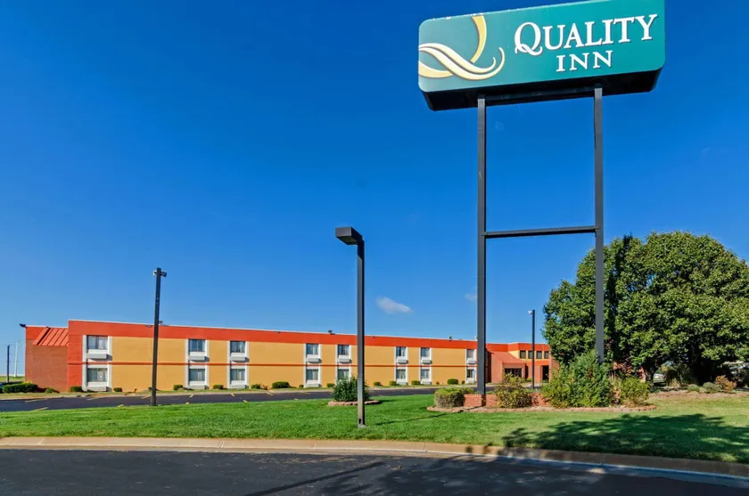 Quality Inn South - Image 1