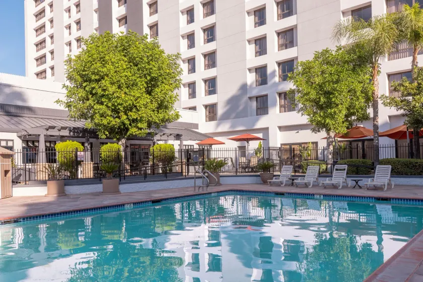 Marriott Riverside at the Convention Center - Image 1