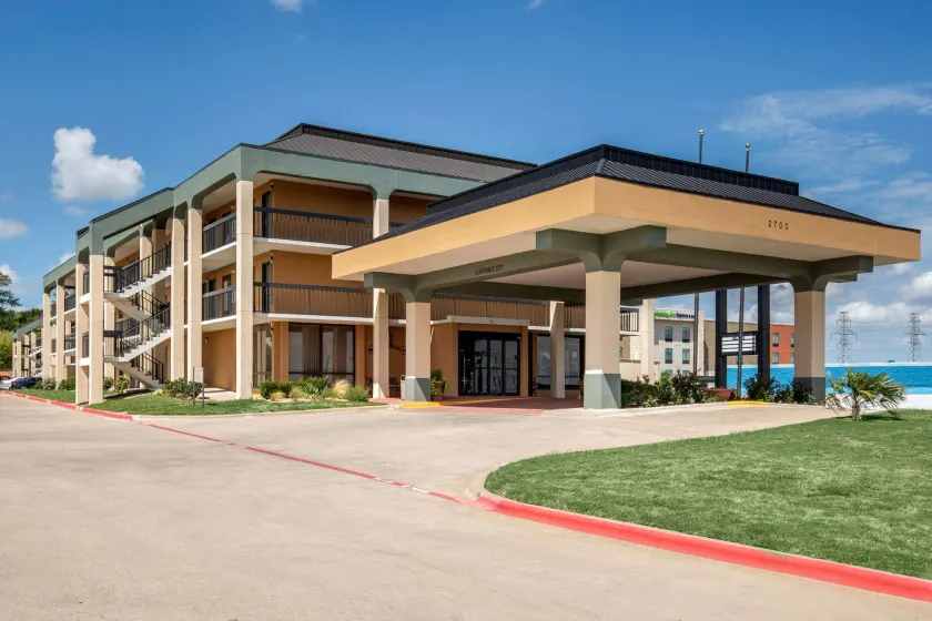 Quality Inn West Fort Worth - Image 1