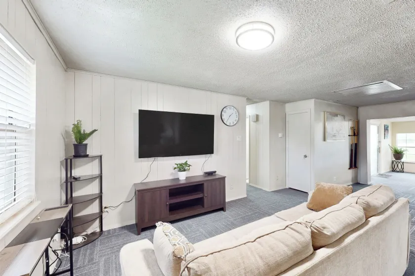 4BR w/ Pool Table & WFH Desk, Near Fishing Pond - Image 1
