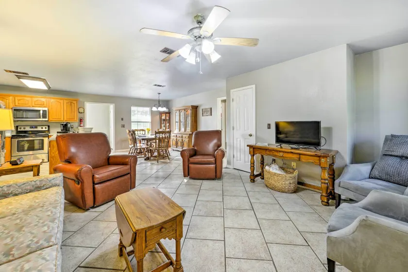 9 Mi to Belton Lake: Home w/ Large Yard Space! - Image 1
