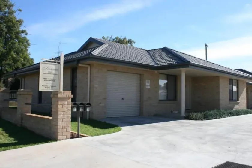 Breakaway Apartments - Image 1