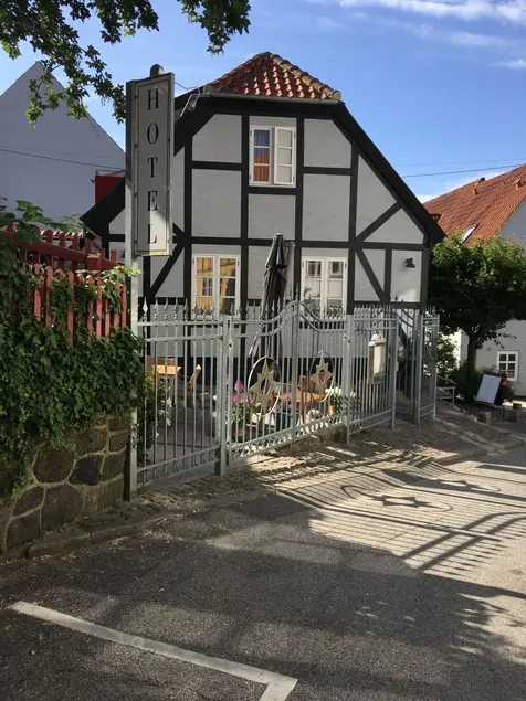 Stephansens Hotel - Image 1
