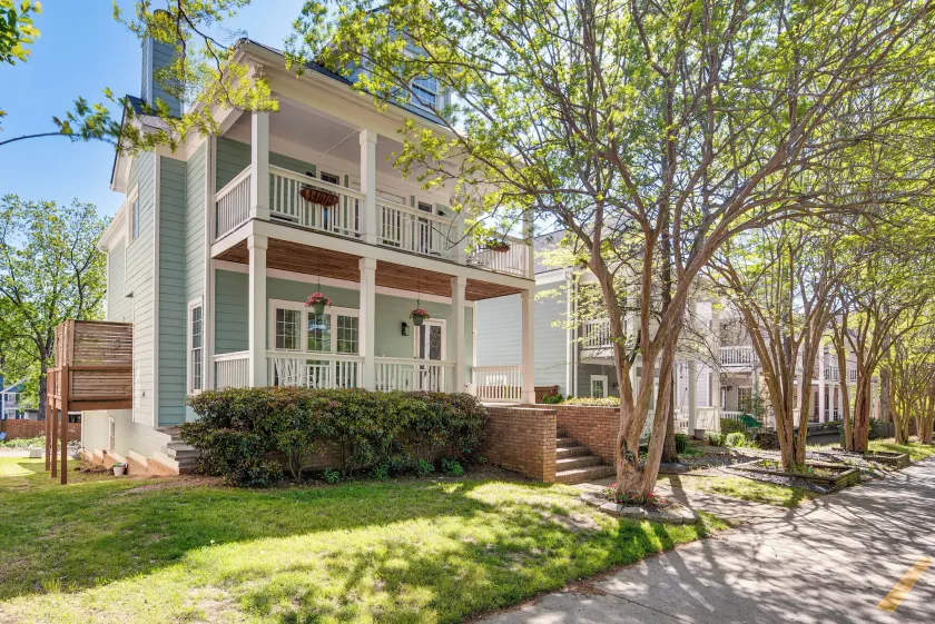 Walk to Mercedes-benz! Spacious Getaway in Atlanta - Image 1