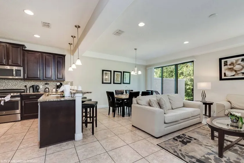 3BD Townhouse Themed 10 min to Disney l Gated - Image 1