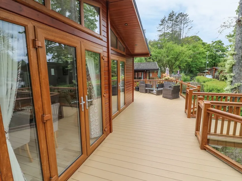 8 Waterside Wood - Image 1