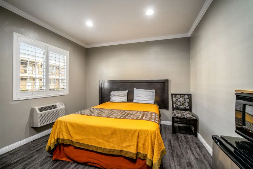 Regency Inn & Suites Downey - Image 1