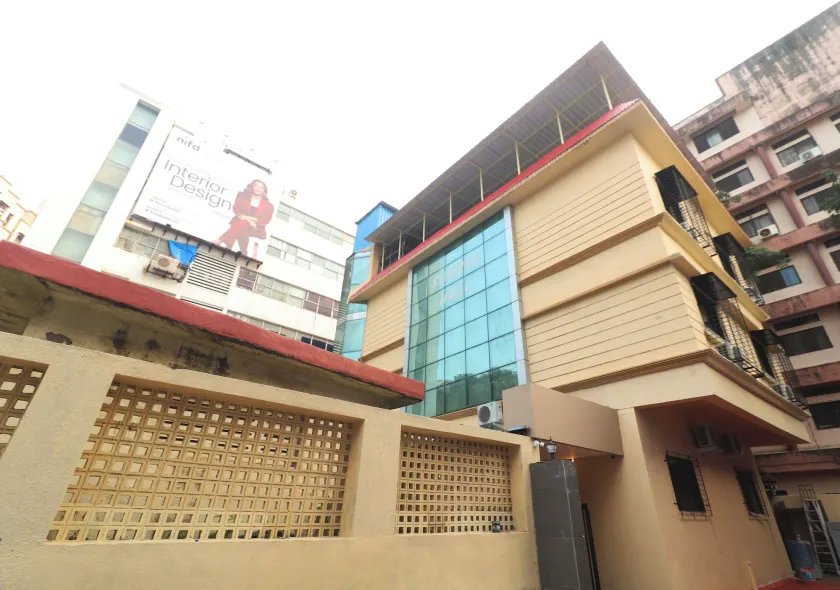 Hotel Amar Residency Near Kokilaben hospital - Image 1