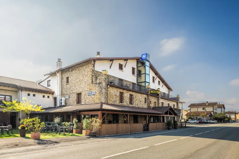 Hostal Izar-Ondo - Image 1