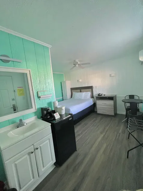 Ocean Crest Motel - Image 1