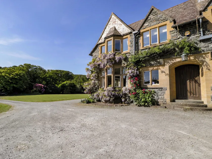 Plas Gwynfryn - Image 1