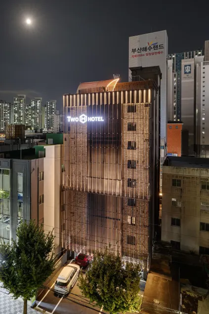 Two H Hotel - Image 1