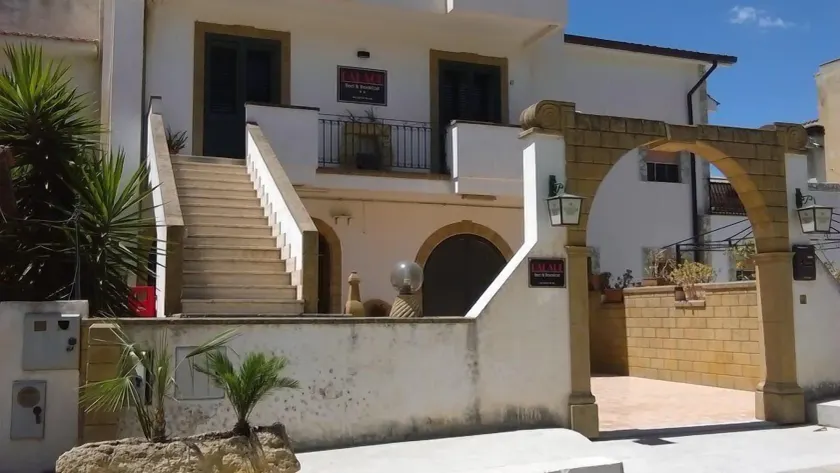 Palace Bed & Breakfast - Image 1