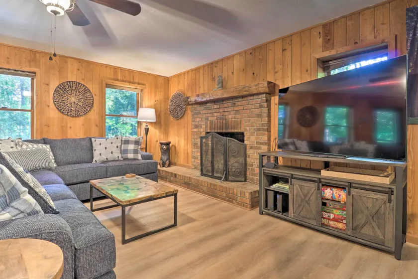 Game Room + Fire Pit: Weaverville Family Home! - Interiør