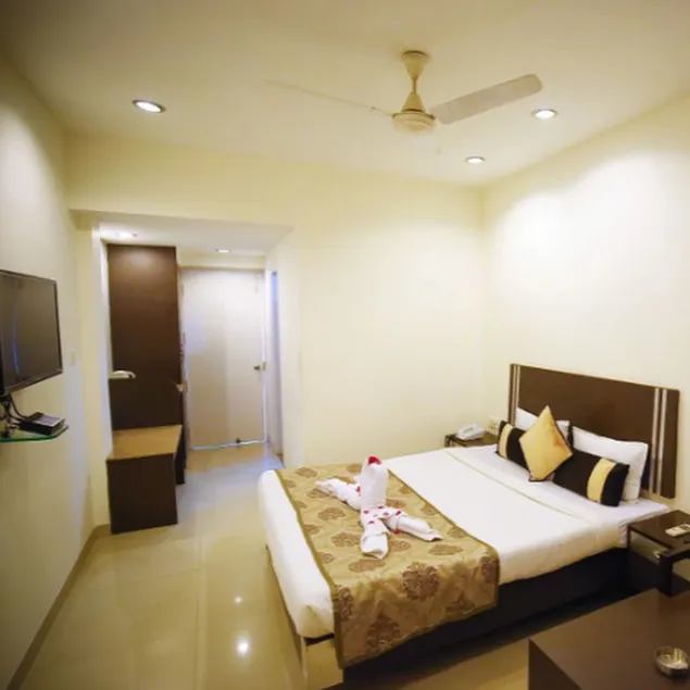 Regency Square Hotel - Image 1
