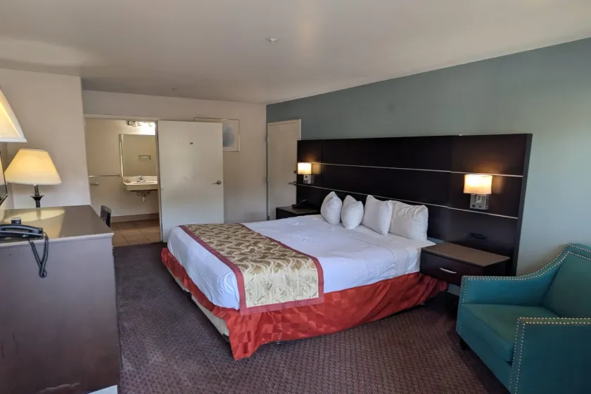 Olive Tree Inn & Suites, a Howard Johnson by Wyndham - Image 1