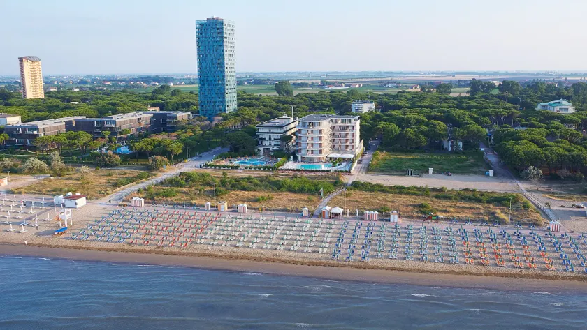 Jesolopalace Hotel & Aparthotel - Image 1