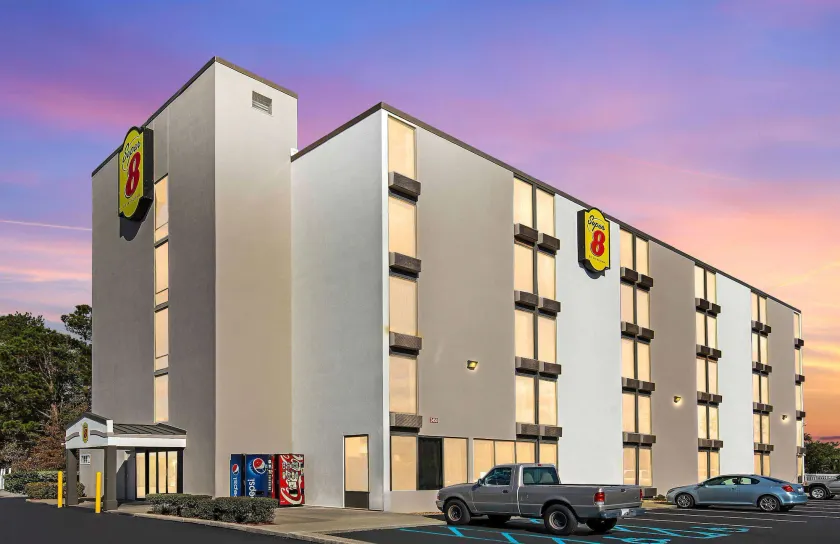 Super 8 by Wyndham Myrtle Beach/Market Common Area - Image 1