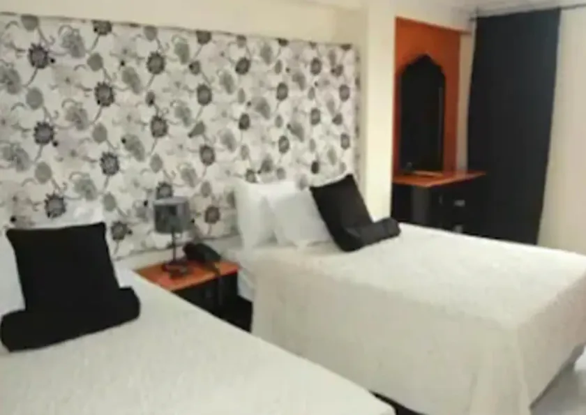 Hotel Montreal - Image 1