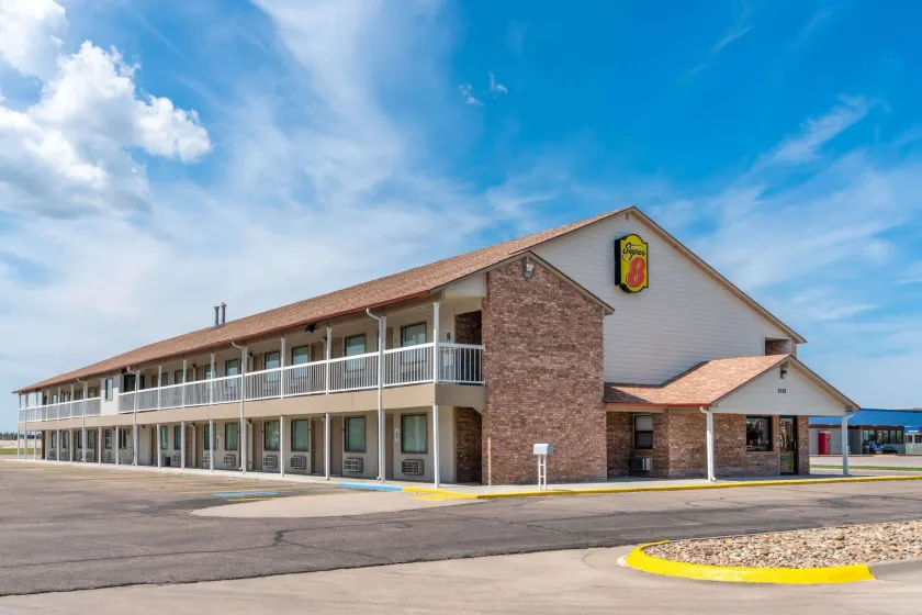 Super 8 by Wyndham Goodland - Image 1