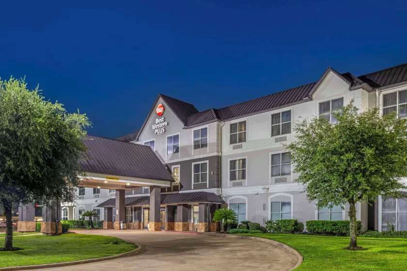 Best Western Plus Hobby Airport Inn & Suites - Image 1