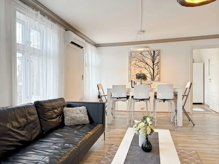Central BnB Apartment Nr6 Stavanger 4 Bedrooms - Image 1