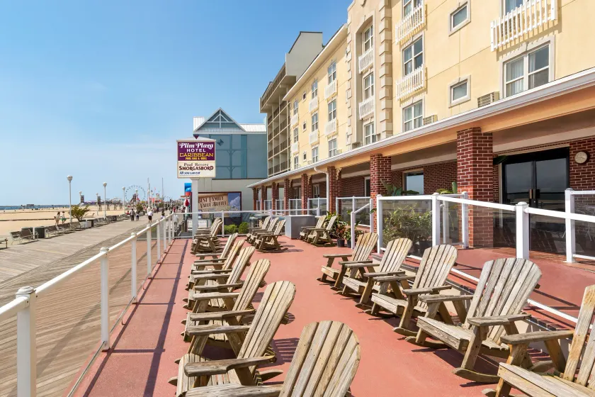 Plim Plaza Hotel - Image 1
