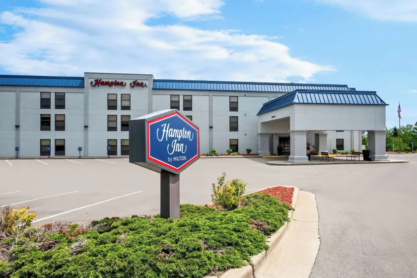 Hampton Inn Grand Rapids-North - Image 1