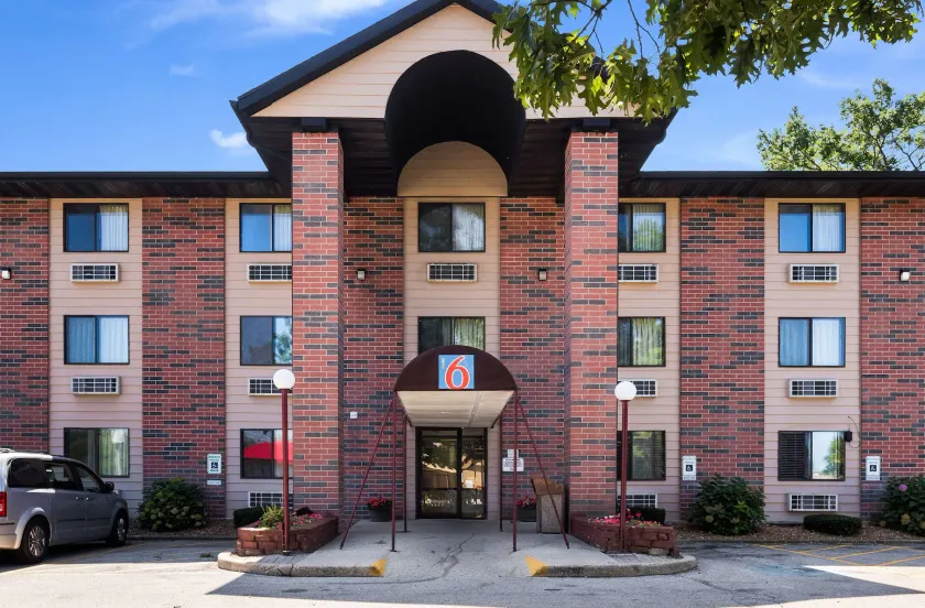 Motel 6-Prospect Heights, IL - Image 1