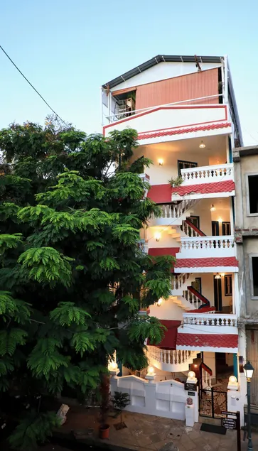 Le Clarisse Guest House - Image 1