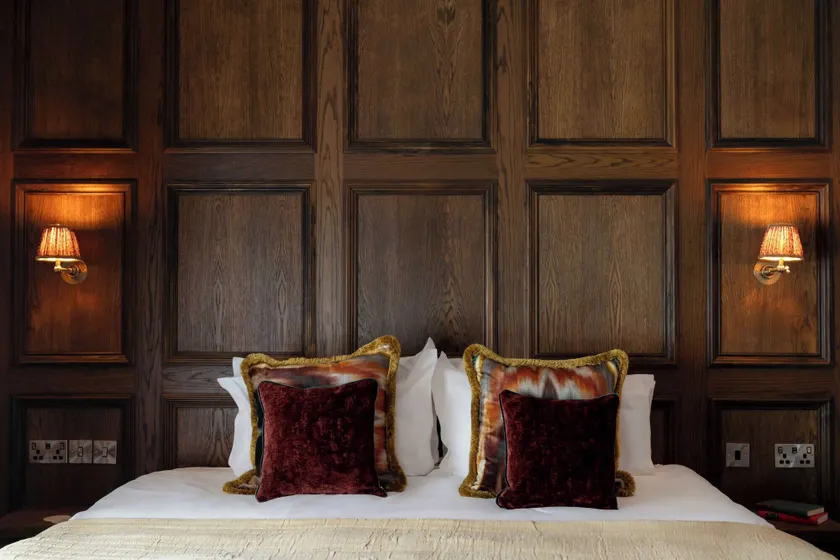 Rose And Crown Hotel - Image 1