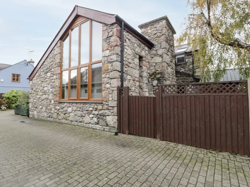 Ddol Helyg Barn - Image 1
