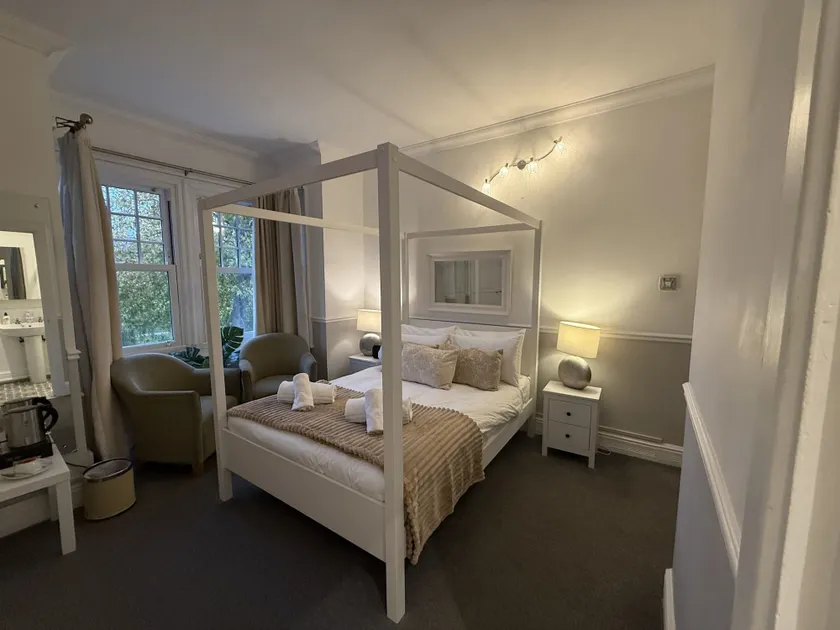 Central Hotel - Image 1