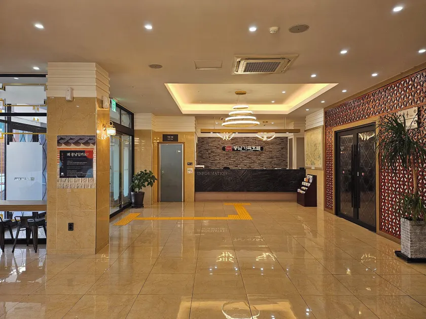 Pungnam Tourist Hotel - Image 1