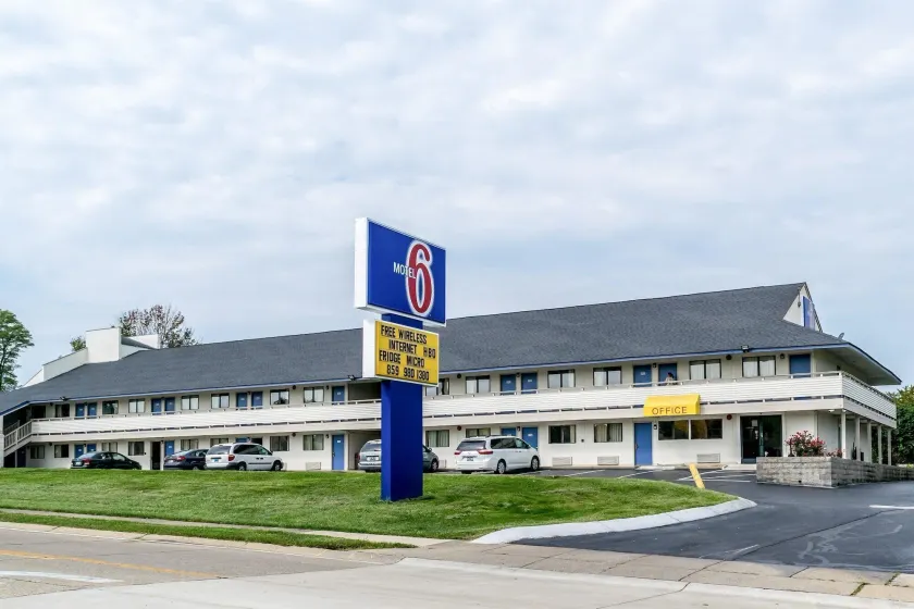 Motel 6 Florence, KY - Cincinnati Airport - Image 1