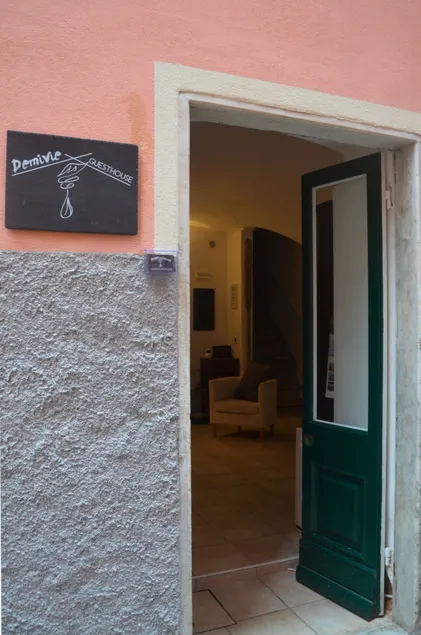 DEMIVIE GUESTHOUSE - Image 1