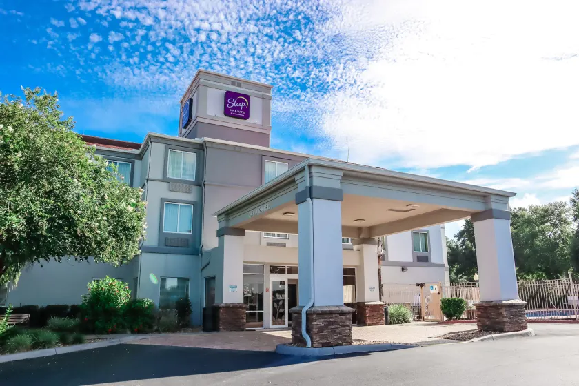 Sleep Inn & Suites Ocala - Image 1
