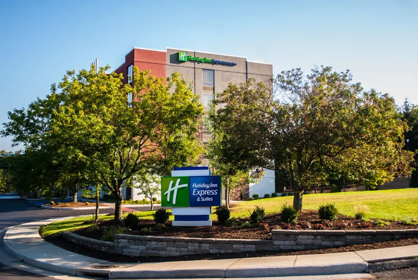 Holiday Inn Express & Suites Blacksburg - University Area by IHG - Image 1