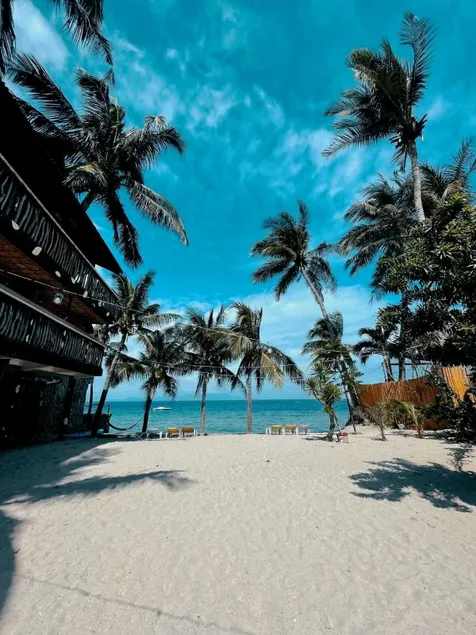 Bamboo House Beach Lodge & Restaurant - Image 1
