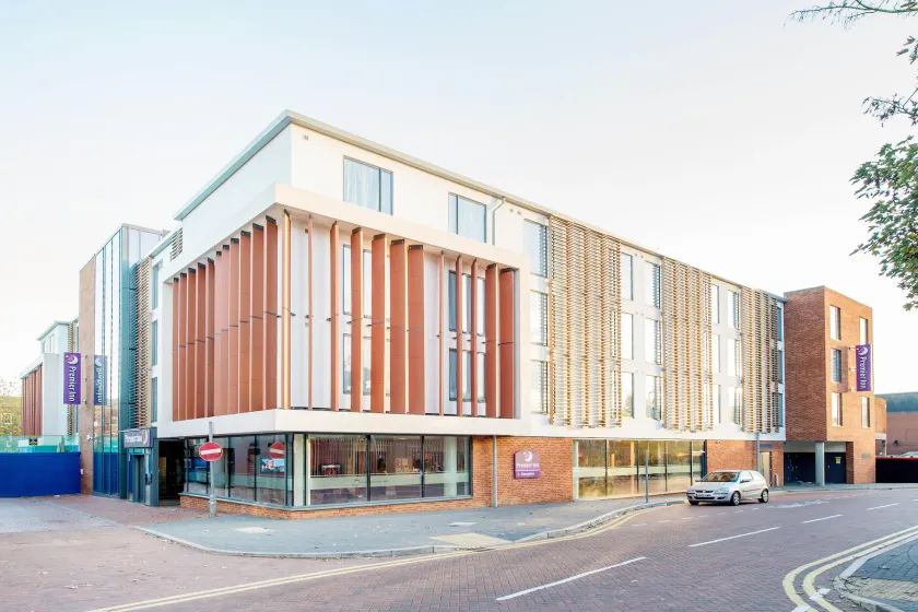 Premier Inn St Albans City Centre - Image 1