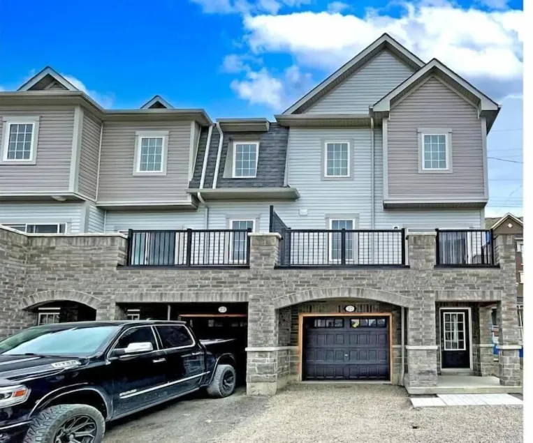 Elegant 3-bedroom House - Bowmanville - Image 1