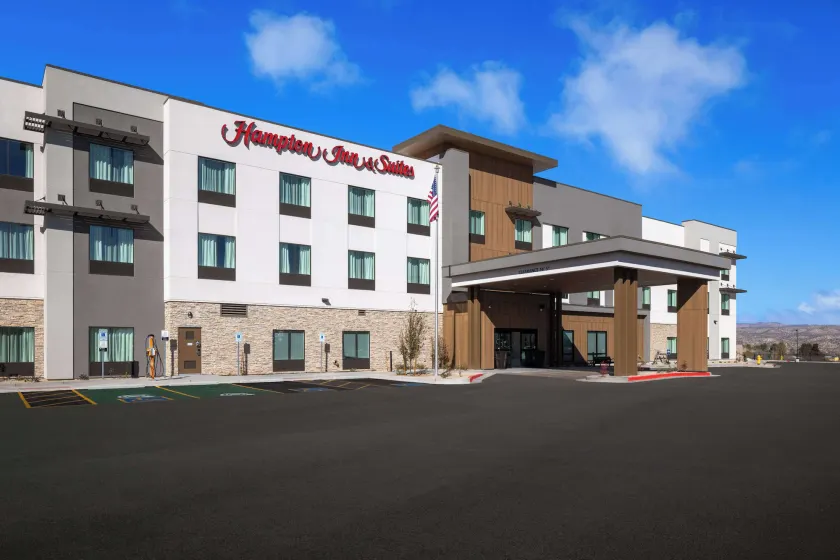 Hampton Inn & Suites Cottonwood, Az - Image 1