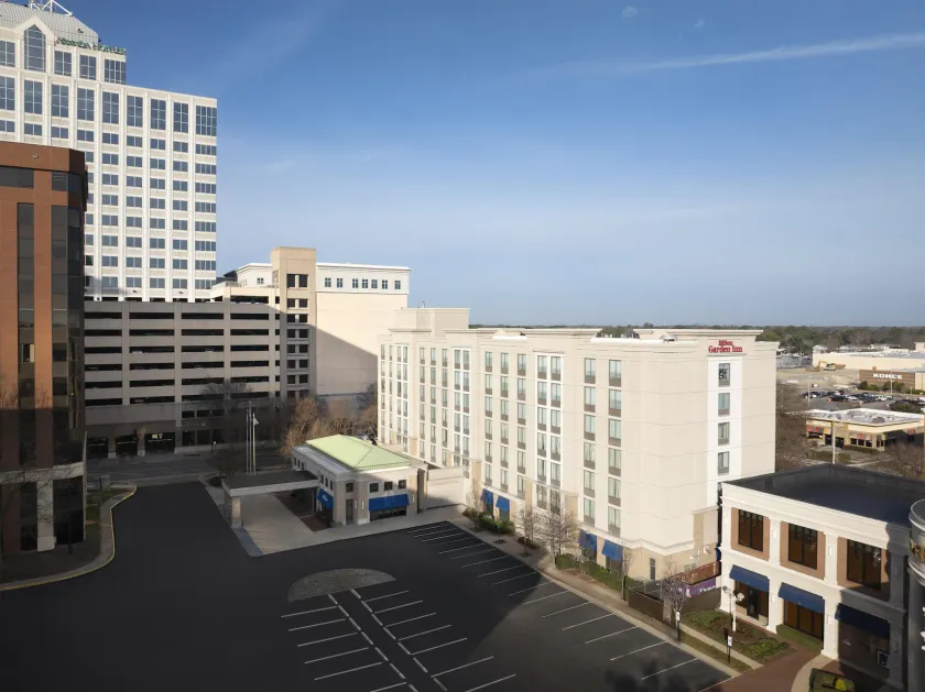Hilton Garden Inn Virginia Beach Town Center - Image 1