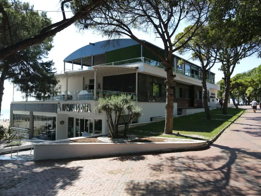 Karakas Hotel - Image 1