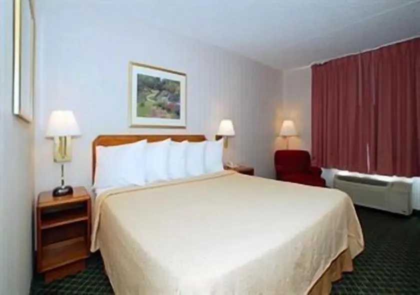 Travelers Inn - Image 1