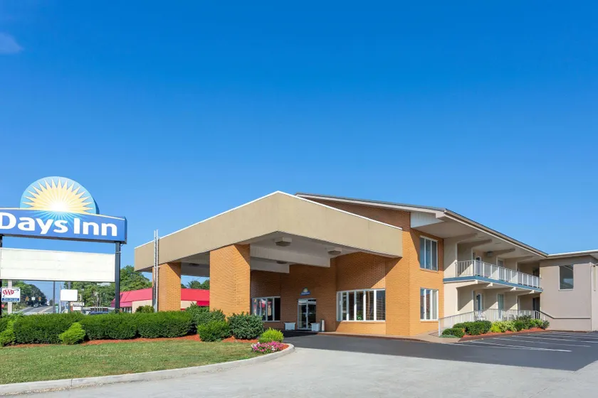 Days Inn by Wyndham Breezewood - Image 1
