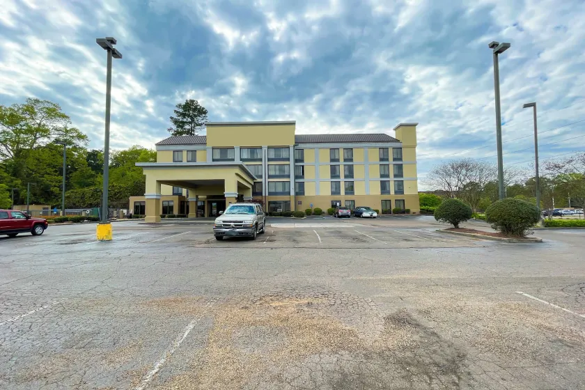 OYO Townhouse Jackson - Ridgeland - Image 1