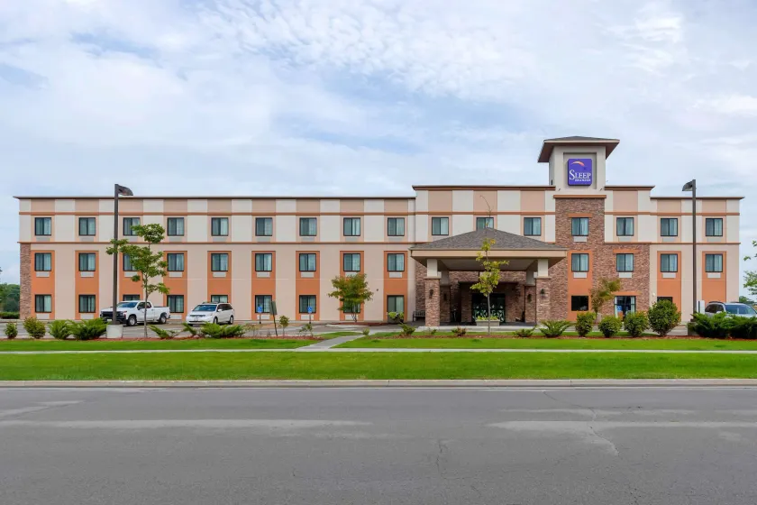 Sleep Inn & Suites Ames near ISU Campus - Image 1