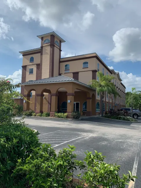 Econo Lodge Wesley Chapel I-75 - Image 1